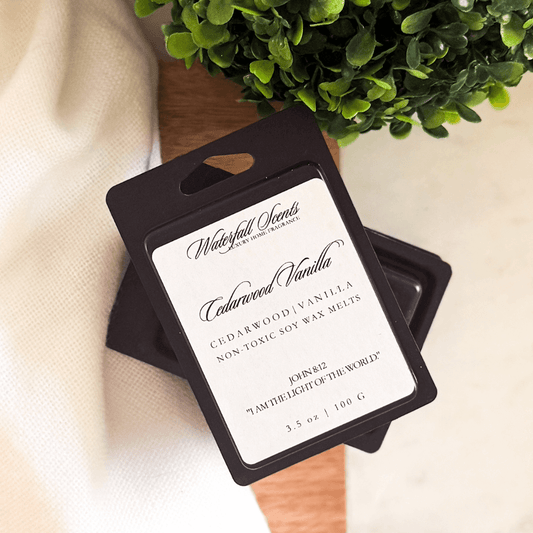 Cedarwood Vanilla wax melts in a sleek black clamshell pack. Hand poured with non-toxic ingredients and a clean, warm scent of creamy vanilla and earthy cedarwood.